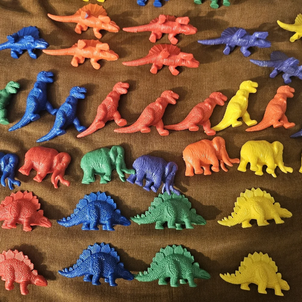 Lot Of 39 Small Plastic Dinosaur Figures‎ Various Types &Colors Sorting Counting